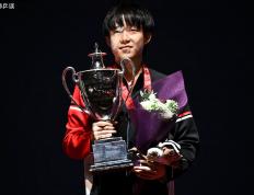 开云平台-王楚欽(qīn)2025賽(sài)季总结 | 少年終(zhōng)圆梦，登顶世乒賽(sài)，12冠(guān)傲视群雄