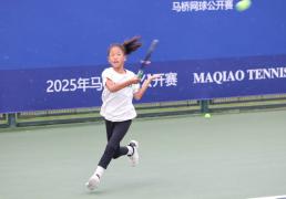 开云体育在线-热血书写少年志！长三角网球小将竞逐“大师赛”场地