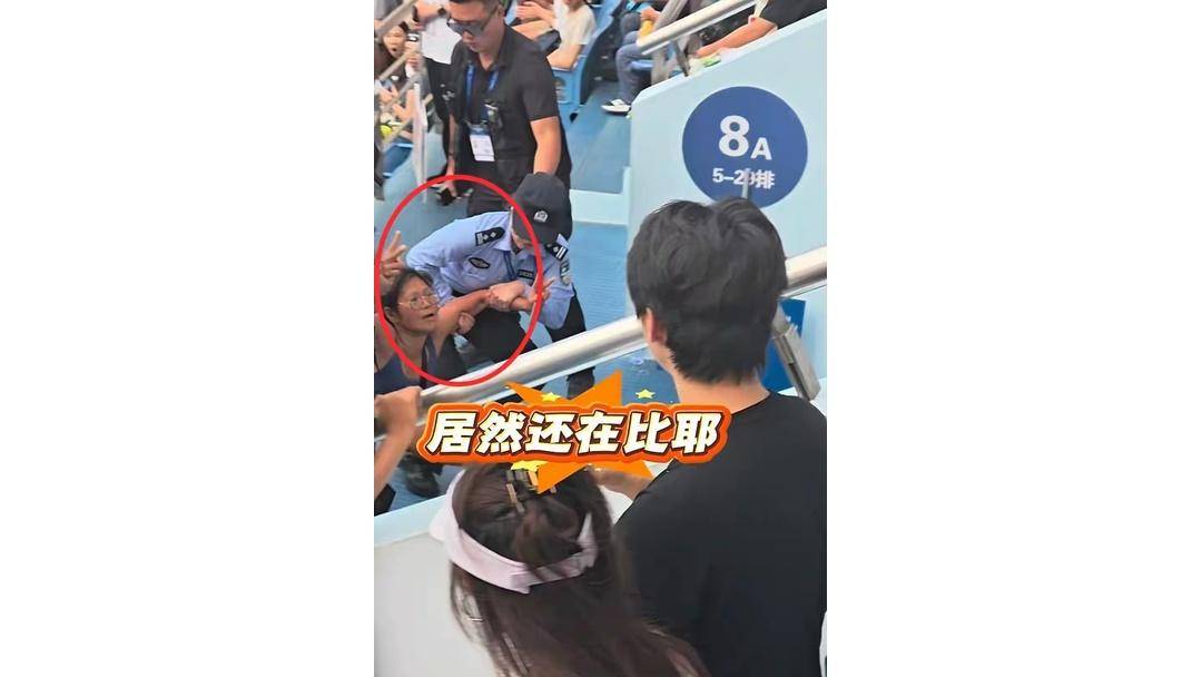 开云体育APP下载-上海網(wǎng)球大师赛观众高声嘶吼，裁判多次劝阻，保安最终请离