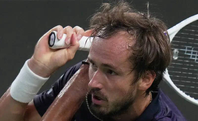 开云下载-梅尔在比赛中不满裁判(pàn)判(pàn)罚，发声抱怨等(děng)待纳达尔的經(jīng)历