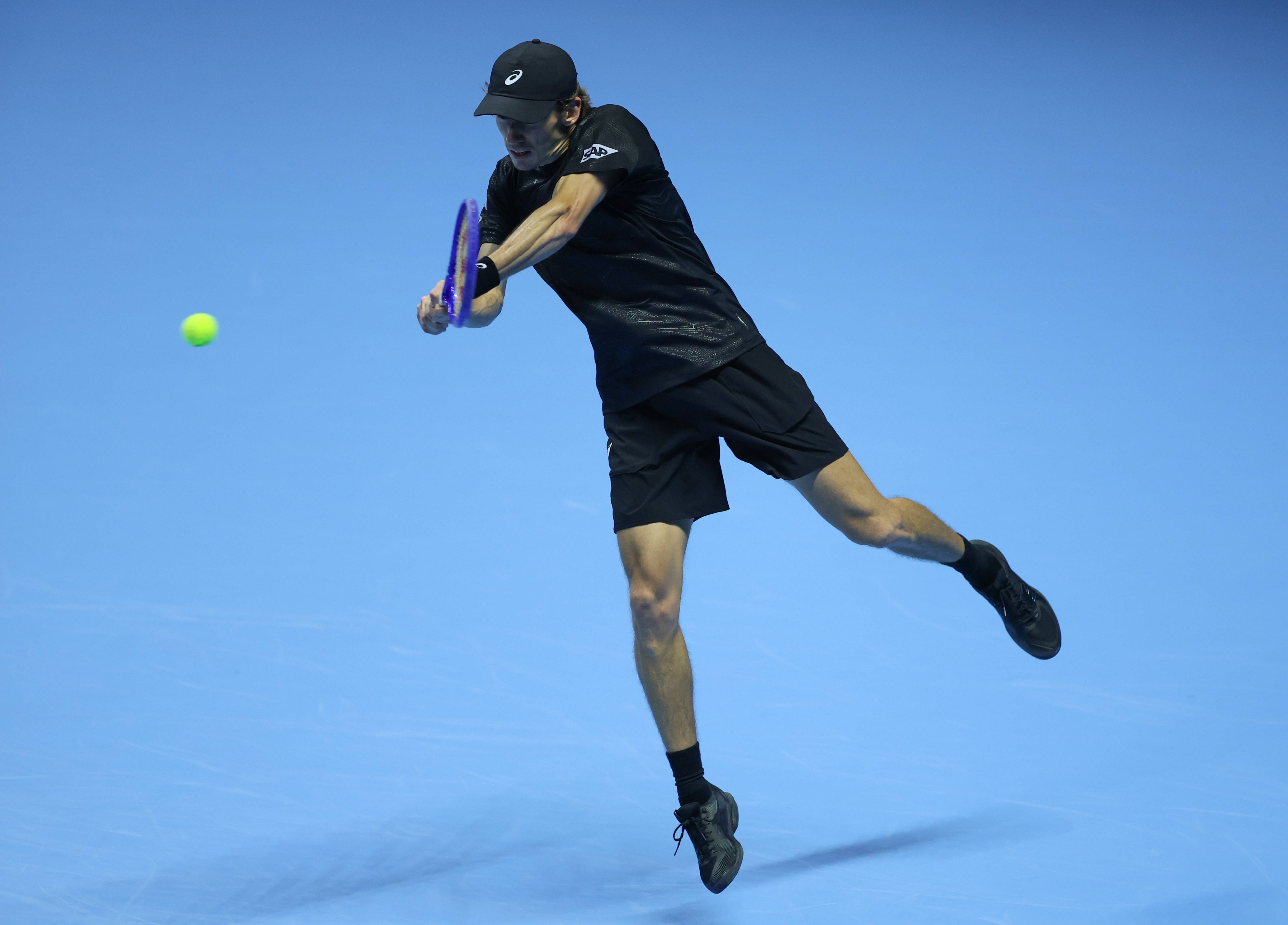 开云-（体育）网球——ATP年终总决赛半决赛：辛纳胜德米纳尔