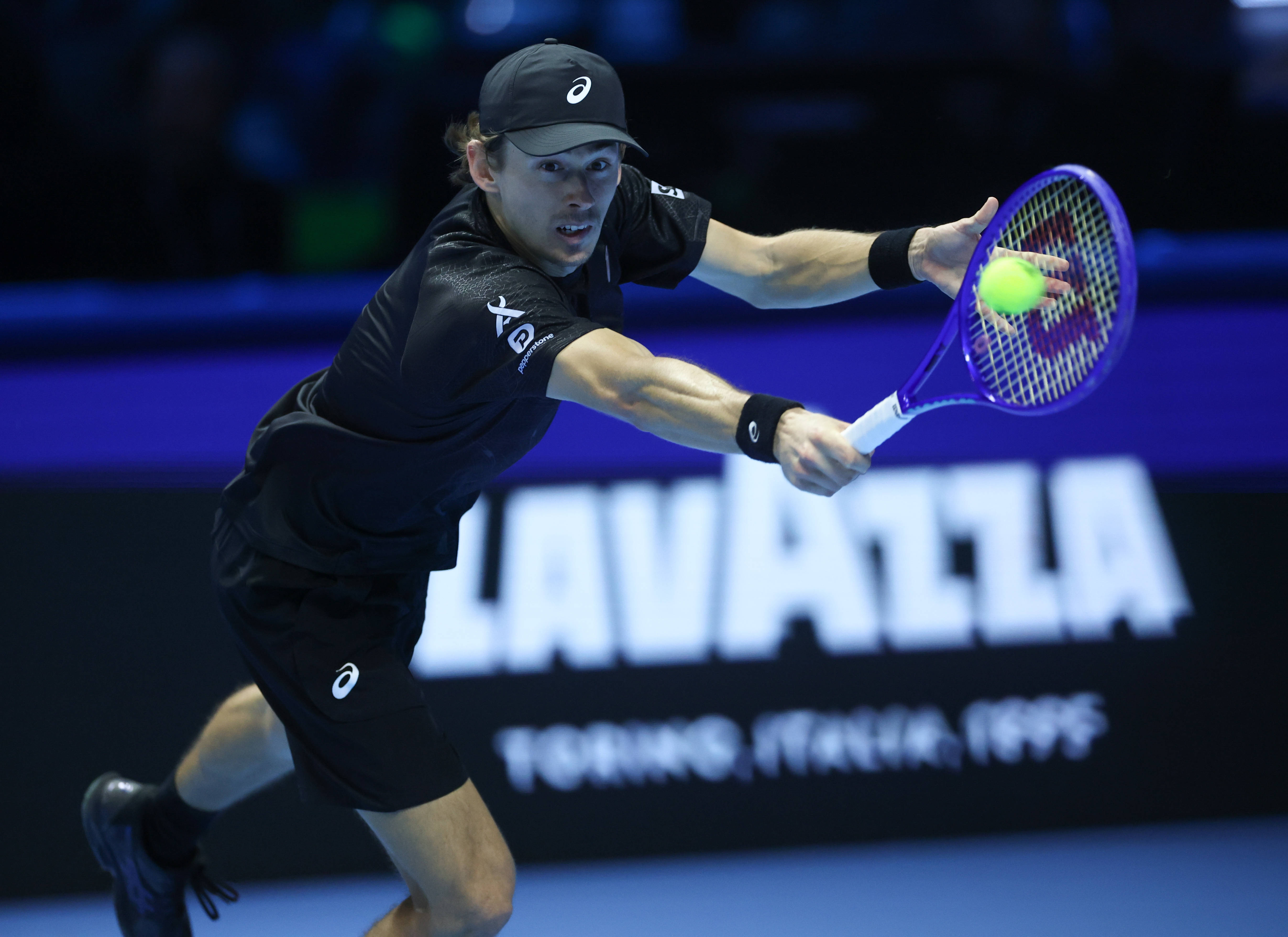 开云-（体育）网球——ATP年终总决赛半决赛：辛纳胜德米纳尔